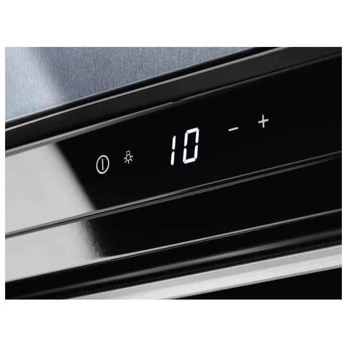 Electrolux KBW5T Vino Cantina da Incasso 18 bottiglie Capacita' 52 litri Ventilazione interna Temperatura regolabile da 5 a 20°C Display LCD Touch Control Classe energetica A++ 45 cm Nero Ghisa